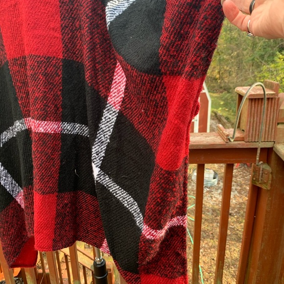Red Plaid Poncho - Picture 6 of 9